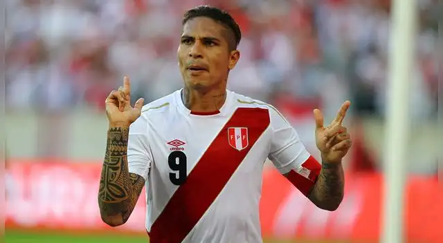 Paolo Guerrero celebra un gol con la Selección Peruana.