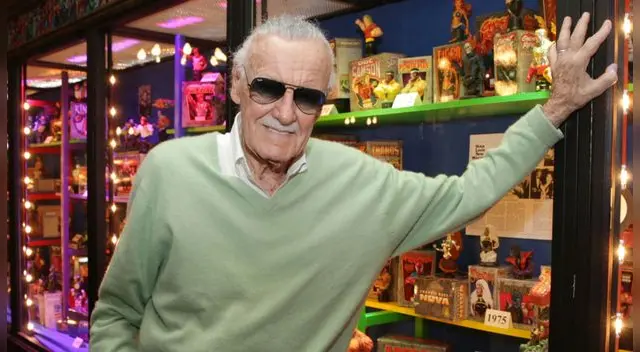Stan Lee y el sorprendente diseño de zapatillas en su homenaje.