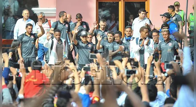 La llegada de la Selección Peruana a Arequipa para amistoso con Costa Rica.