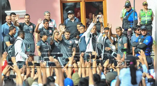 La llegada de la Selección Peruana a Arequipa para amistoso con Costa Rica.