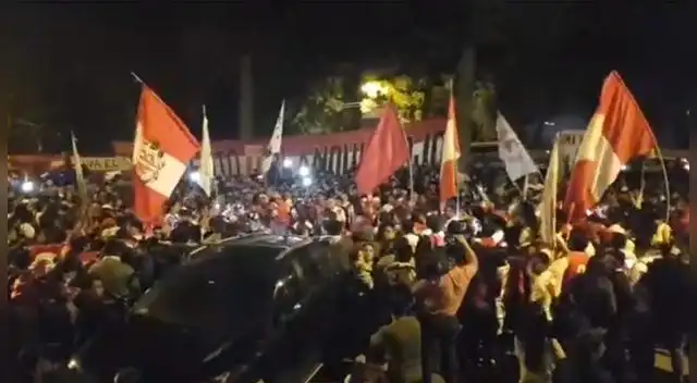 Hinchas de la Selección Peruana realizaron banderazo en Arequipa. Hinchas de la Selección Peruana realizaron banderazo en Arequipa.
