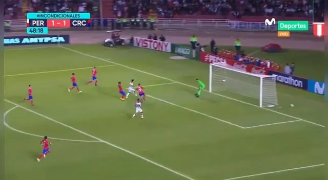 Perú vs Costa Rica: Raúl Ruidiaz se perdió el 2-1 tras centro de Flores.