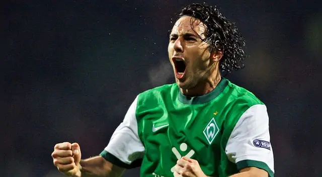 Claudio Pizarro: UEFA recuerda su gran partido con el Werder Bremen ante el Valencia por la Europa League 2009/2010.