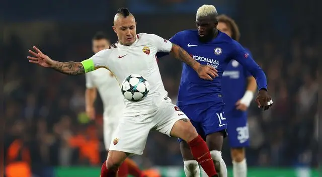 Radja Nainggolan, durante un partido contra el Chelsea.