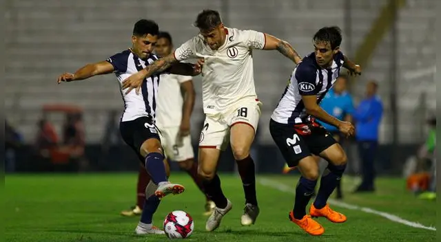 Alianza Lima y Universitario, durante un clásico en Matute. Alianza Lima y Universitario, durante un clásico en Matute.