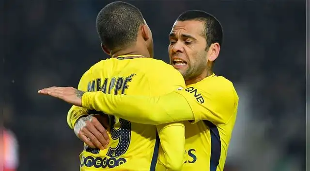 Dani Alves tuvo unas palabras mesuradas para Kylian Mbappé.