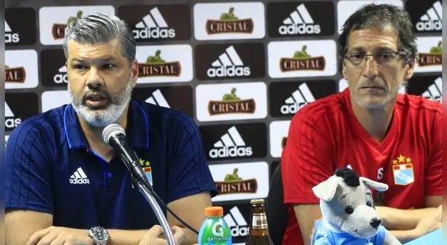 Carlos Benavides sobre Salas: "Es una decisión de Mario y Colo Colo si quieren estar juntos" Carlos Benavides sobre Salas: "Es una decisión de Mario y Colo Colo si quieren estar juntos"