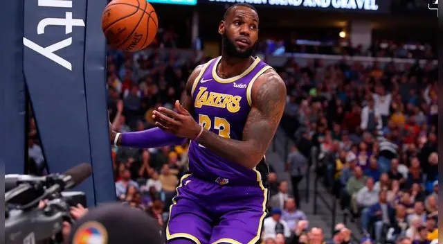 Los Angeles Lakers, con Lebron James, perdieron 117-85 ante Denver Nuggets en la NBA.