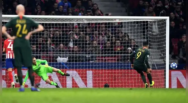 Falcao desperdició la chance de obtener el descuento para Mónaco en Champions League. Falcao desperdició la chance de obtener el descuento para Mónaco en Champions League.