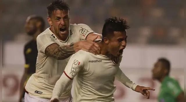 Germán Denis y Anthony Osorio celebran un gol de Universitario. Germán Denis y Anthony Osorio celebran un gol de Universitario.