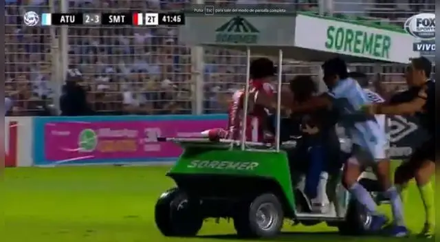 Superliga Argentina: El Pulga Rodríguez manejó carrito médico con rival a bordo para no perder tiempo [VIDEO] 