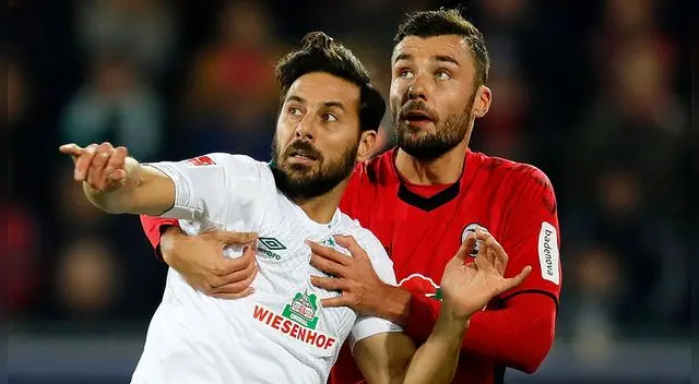 Claudio Pizarro tiene 40 años cumplidos. 