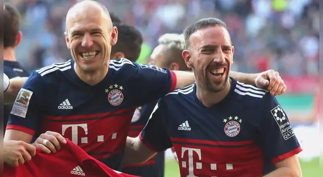 Arjen Robben y Franck Ribéry celebran un triunfo del Bayern Múnich.