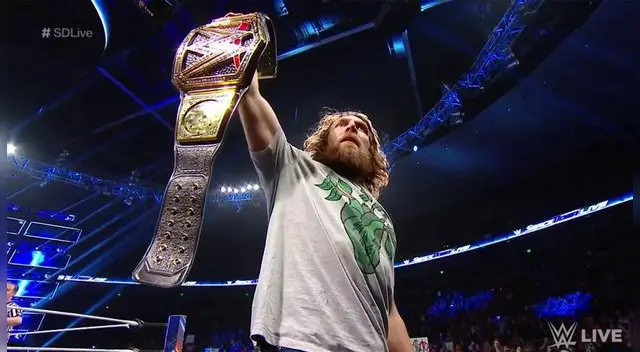 En WWE SmackDown, Daniel Bryan atacó brutalmente a AJ Styles de cara al TLC 2018.