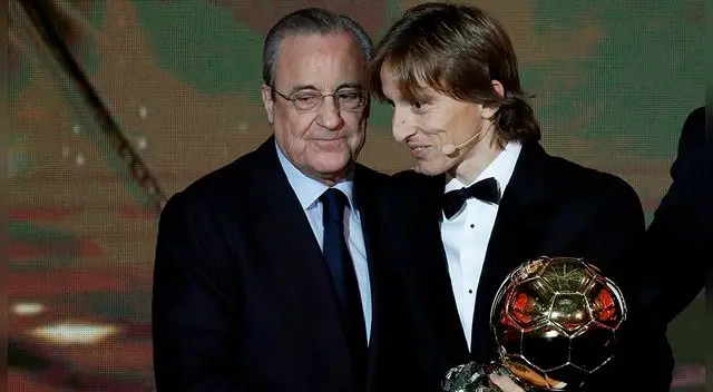 Florentino Pérez y Luka Modric en la premiación del Balón de Oro. Florentino Pérez y Luka Modric en la premiación del Balón de Oro.