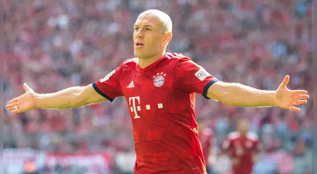 Arjen Robben se encuentra en la mira de dos históricos de Holanda.