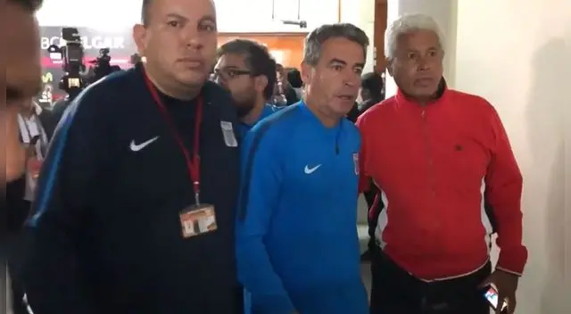 Alianza Lima vs Melgar: Hinchas insultan a Pablo Bengoechea en plena conferencia de prensa | Video
