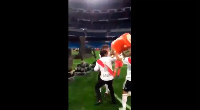 Youtube │ River Plate Campeón Copa Libertadores 2018: Pity Martínez bañó a Marcelo Gallardo con rehidratante después de vencer a Boca Juniors │ VIDEO Youtube │ River Plate Campeón Copa Libertadores 2018: Pity Martínez bañó a Marcelo Gallardo con rehidratante después de vencer a Boca Juniors │ VIDEO