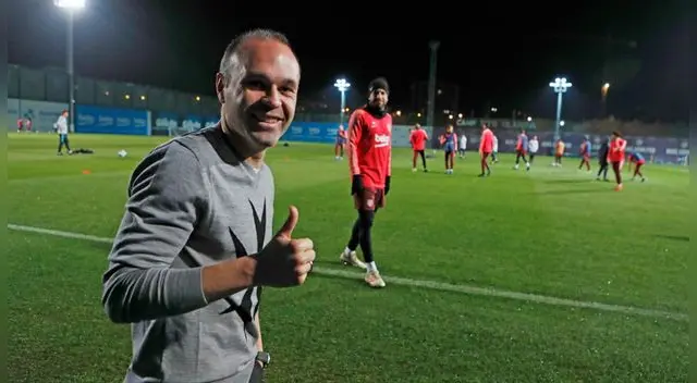 Barcelona: Andrés Iniesta visitó a sus excompañeros en el Camp Nou Barcelona: Andrés Iniesta visitó a sus excompañeros en el Camp Nou