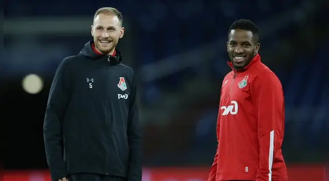 Jefferson Farfán y Benedikt Höwedes en el Veltins Arena. Jefferson Farfán y Benedikt Höwedes en el Veltins Arena.