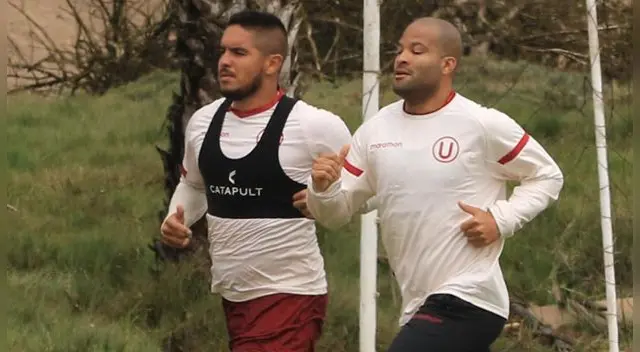 Juan Vargas y Alberto Rodríguez, durante un entrenamiento de Universitario.