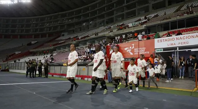 Universitario: La fiesta del 'Día del Hincha Crema'