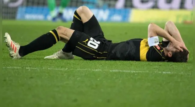 Muere padre del capitán de Stuttgart mientras lo veía en el Estadio. Muere padre del capitán de Stuttgart mientras lo veía en el Estadio.