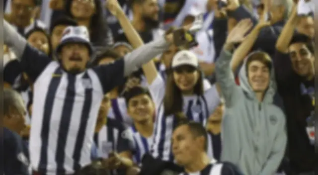 Alianza Lima: Hincha íntimo se tatuó la camiseta blanquiazul | VIDEO | Facebook | Descentralizado Alianza Lima: Hincha íntimo se tatuó la camiseta blanquiazul | VIDEO | Facebook | Descentralizado