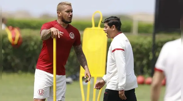 Juan Vargas y Nicolás Córdova, durante un entrenamiento de Universitario.