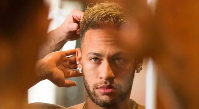 Neymar y su nuevo look que revoluciona Francia Neymar y su nuevo look que revoluciona Francia