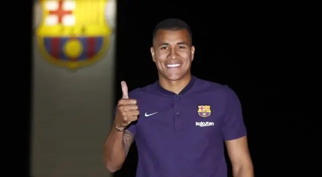 Jeison Murillo posa como nuevo jugador del Barcelona.