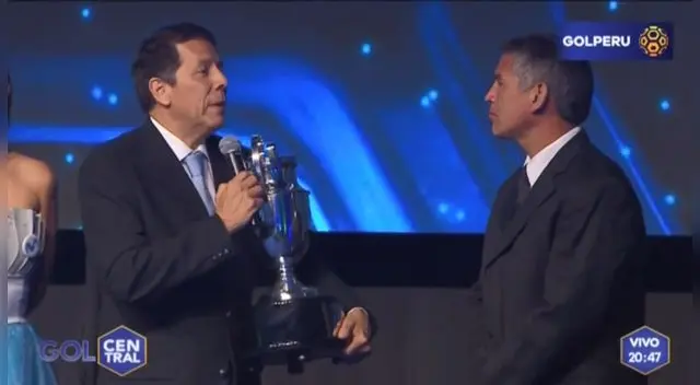 Alianza Lima: Tito Ordóñez, vicepresidente de ADFP, en entrega de trofeo de subcampeón: "Casi casi ganamos la final"