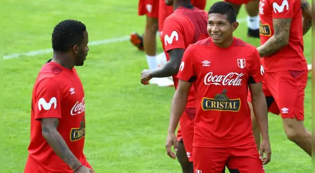 Jefferson Farfán y Edison Flores, durante un entrenamiento en la Videna.
