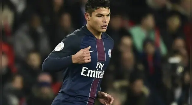 Mientras Thiago Silva se alegraba por el triunfo en el césped, no tenía idea que su vivienda era vulnerada por los malhechores. 