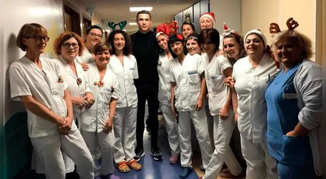 Cristiano Ronaldo visita de manera sorpresiva a niños de un hospital en Turín por Navidad | FOTO | VIRAL Cristiano Ronaldo visita de manera sorpresiva a niños de un hospital en Turín por Navidad | FOTO | VIRAL