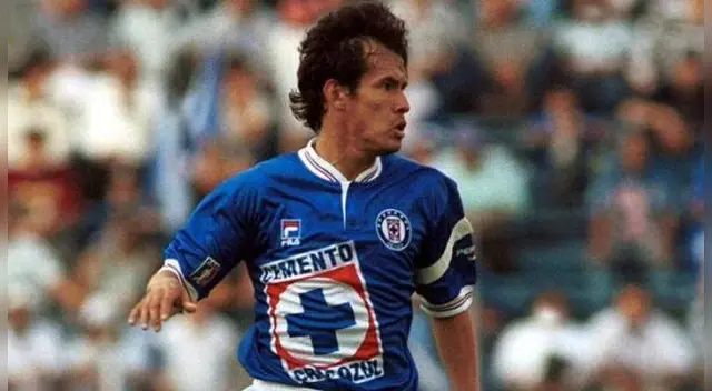 Juan Reynoso llegó en 1994 al Cruz Azul. Ganó la CONCACAF en 1996 y 1997, una Copa de Invierno y fue subcampeón de la Libertadores 2001 con los cementeros. 