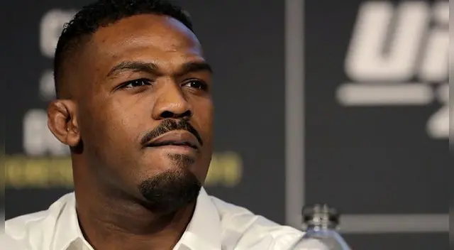 Jon Jones se molestó con reportera en la previa del UFC 232.