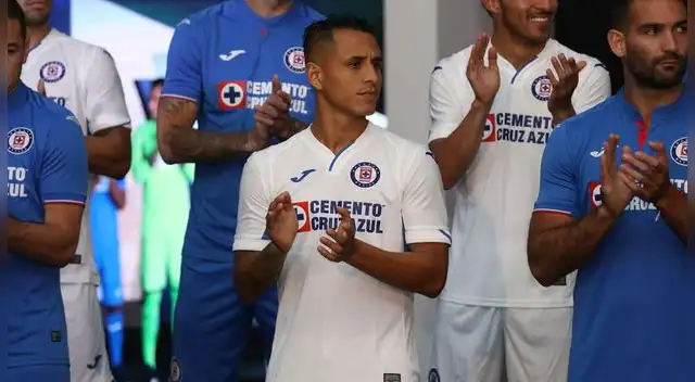 Cruz Azul: Yoshimar Yotún luce por primera vez la indumentaria de su nuevo club Cruz Azul: Yoshimar Yotún luce por primera vez la indumentaria de su nuevo club
