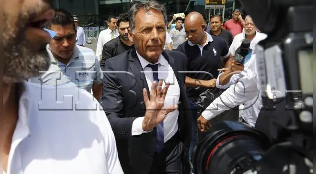Foto: Rodolfo Contreras / Líbero. Las postales de la llegada de Miguel Ángel Russo a Perú y su rauda salida del aeropuerto [