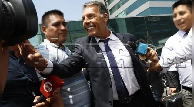 Foto: Rodolfo Contreras / Líbero. Las postales de la llegada de Miguel Ángel Russo a Perú y su rauda salida del aeropuerto [