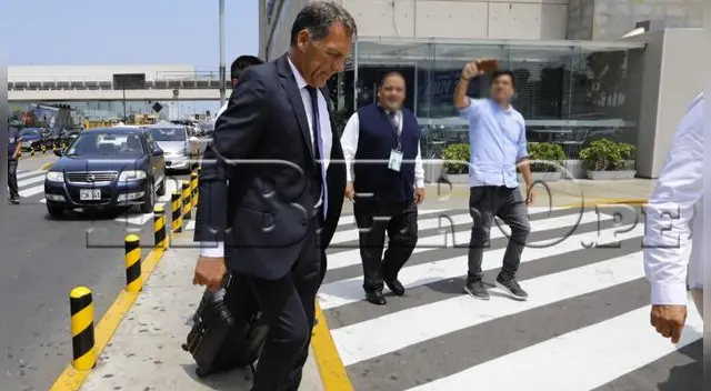 Foto: Rodolfo Contreras / Líbero. Las postales de la llegada de Miguel Ángel Russo a Perú y su rauda salida del aeropuerto [