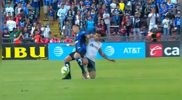  Anderson Santamría cometió dura falta en su debut con Atlas.