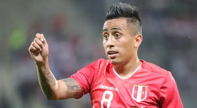 Christian Cueva en la órbita del Gremio de Porto Alegre.
