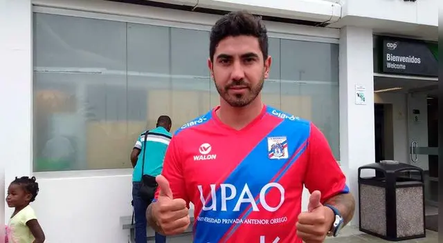 Tulio Etchemaite jugó en Sport Rosario y FBC Melgar. Tulio Etchemaite jugó en Sport Rosario y FBC Melgar.