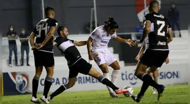 Nacional le dio vuelta al marcador ante Olimpia por la liga paraguaya. Nacional le dio vuelta al marcador ante Olimpia por la liga paraguaya.