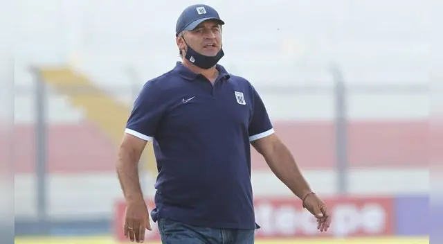 Carlos Bustos felicitó además la actitud de sus jugadores para lograr la victoria. Foto: difusión