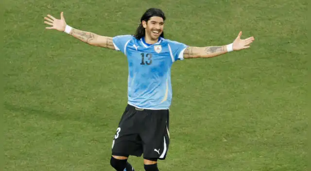 Sebastián Abreu defendió a Cardona