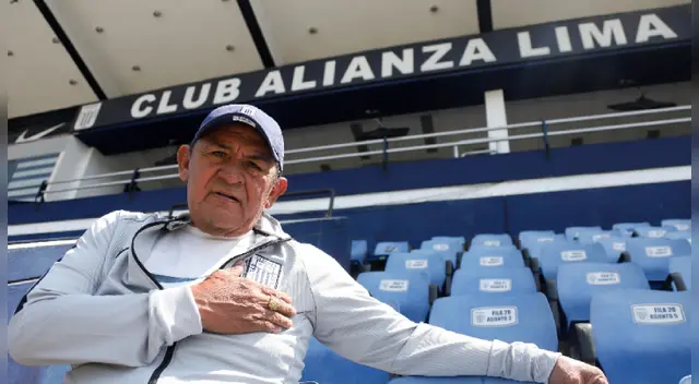 Hugo Sotil fue saludado por FIFA y Alianza Lima.