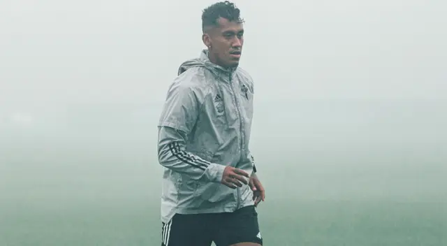 Renato Tapia reapareció en los entrenamientos del Celta. Renato Tapia reapareció en los entrenamientos del Celta.