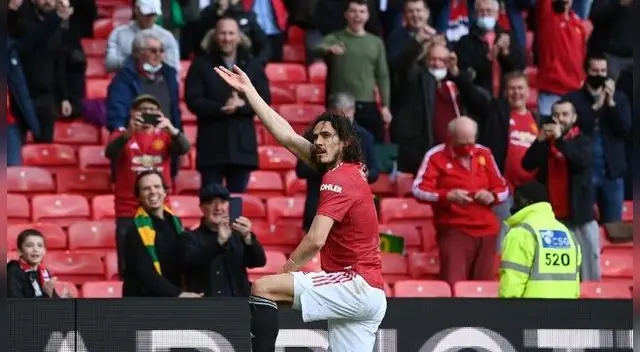Edinson Cavani marcó un golazo de 50 metros en Premier League